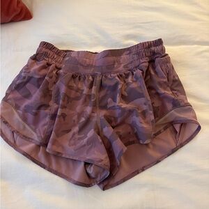 Lulumemon Hotty Hot Shorts 2.5”